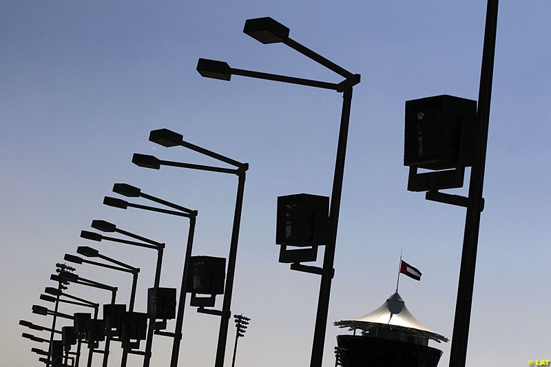 Floodlights at the circuit, Formula One World Championship, Round 18, Abu Dhabi Grand Prix, Yas Marina Circuit, United Arab Emirates. Thursday 1 November 2012.