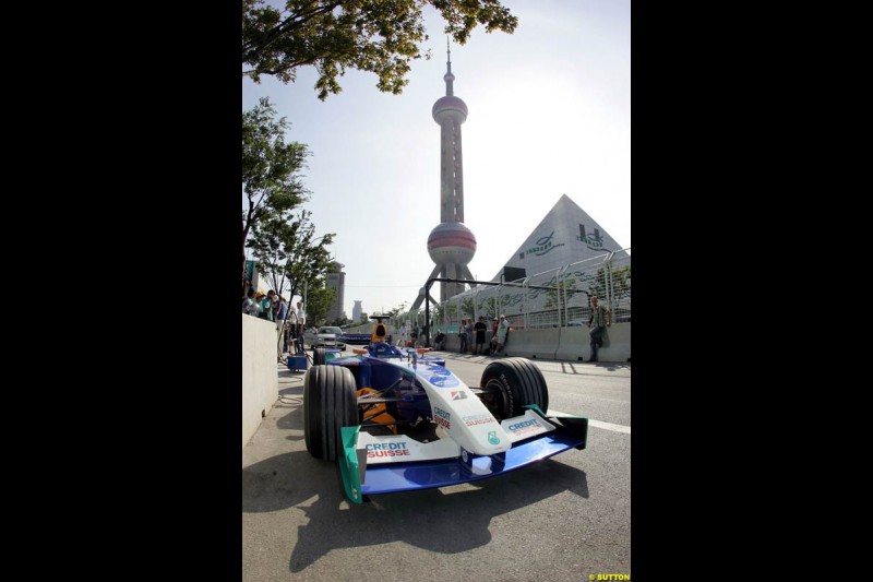 Sauber Petronas F1 Demonstration at the Pudong Street Circuit. Shanghai, China, July 18th 2004.