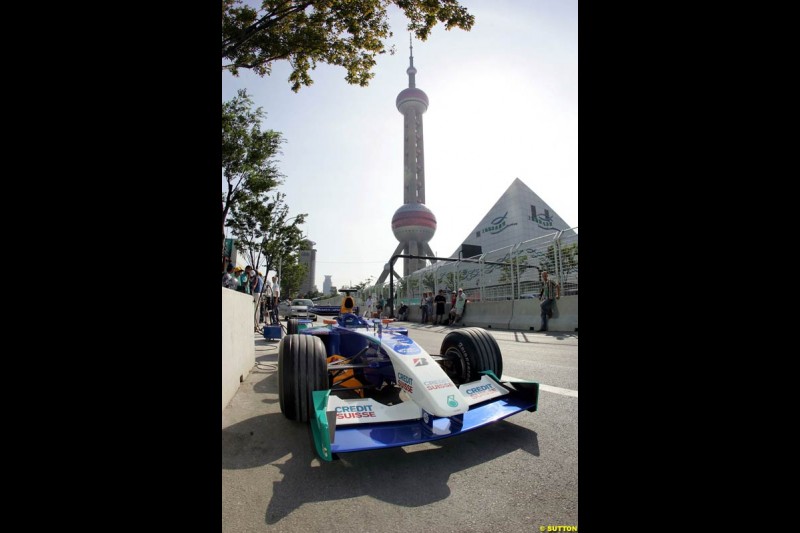 Sauber Petronas F1 Demonstration at the Pudong Street Circuit. Shanghai, China, July 18th 2004.
