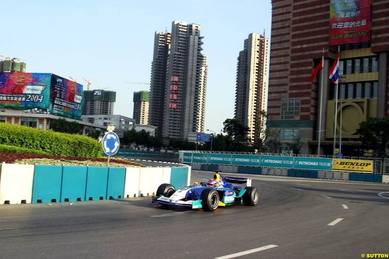 Felipe Massa, Sauber Petronas F1 Demonstration at the Pudong Street Circuit. Shanghai, China, July 18th 2004.
