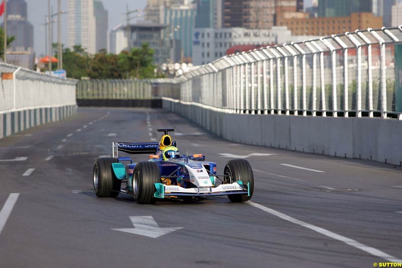 Felipe Massa, Sauber Petronas F1 Demonstration at the Pudong Street Circuit. Shanghai, China, July 18th 2004.
