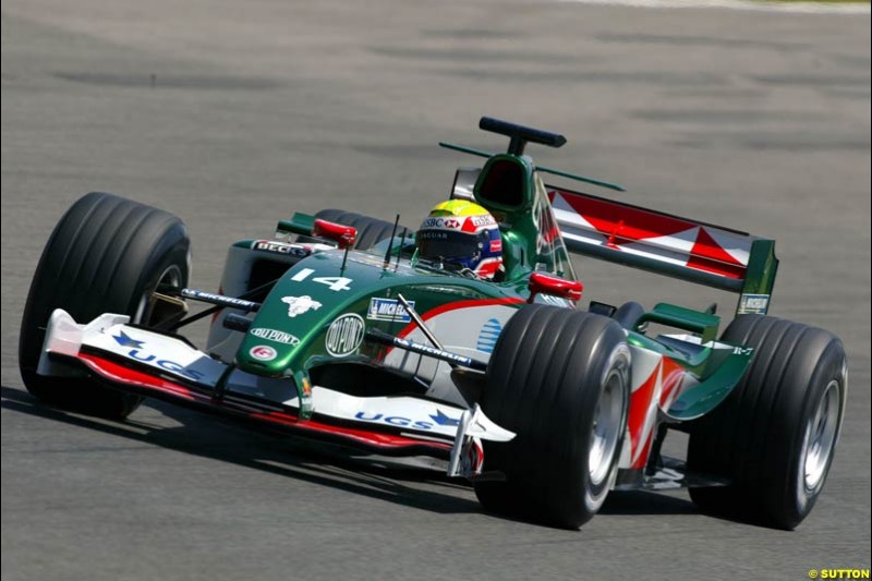 Mark Webber, Jaguar, Jerez testing, Thursday July 15th, 2004.