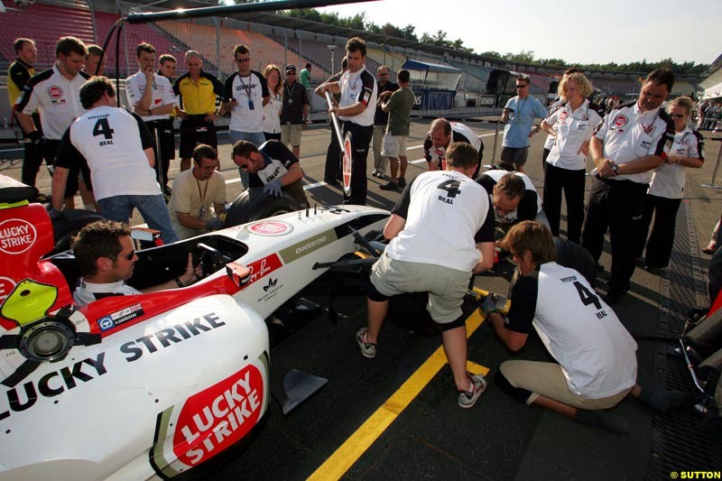 BAR pitstop challenge, German GP, Thursday July 22nd, 2004.