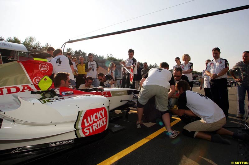 BAR pitstop challenge, German GP, Thursday July 22nd, 2004.