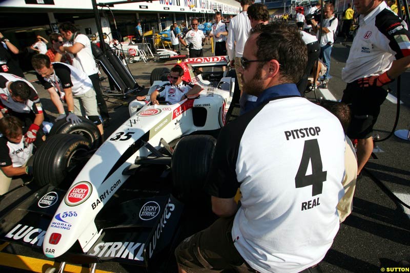 BAR pitstop challenge, German GP, Thursday July 22nd, 2004.