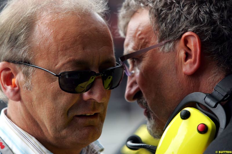 Eddie Jordan and the manager of Nick Heidfeld,  German GP, Saturday July 24th, 2004.