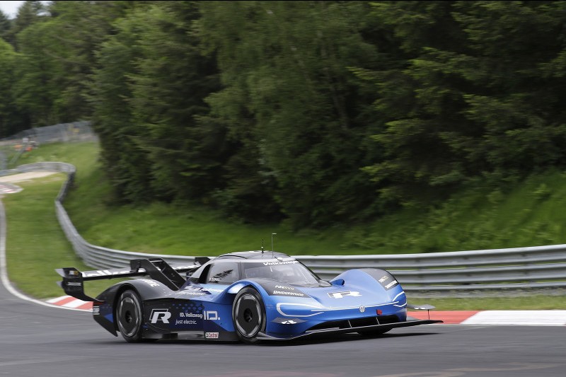 Dumas at the wheel of the VW ID.R chasing the electric record 