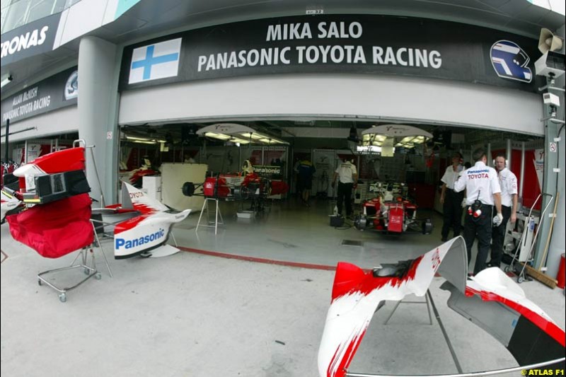 2002 Malaysian Grand Prix - Qualifying. Sepang, Malaysia, 16th March 2002.