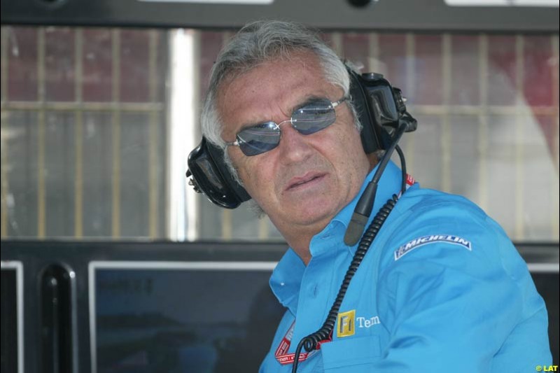 2002 Spanish Grand Prix, Barcelona, Spain. Friday, 25th April 2002. Flavio Briatore, Renault