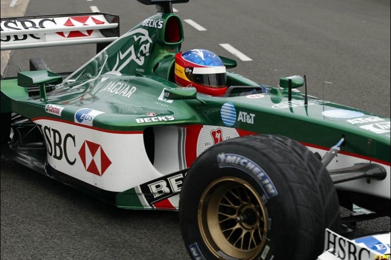 Renault test driver Fernando Alonso tries the Jaguar R3. 2002 Formula One Testing, Silverstone, England. 30th May 2002. 
