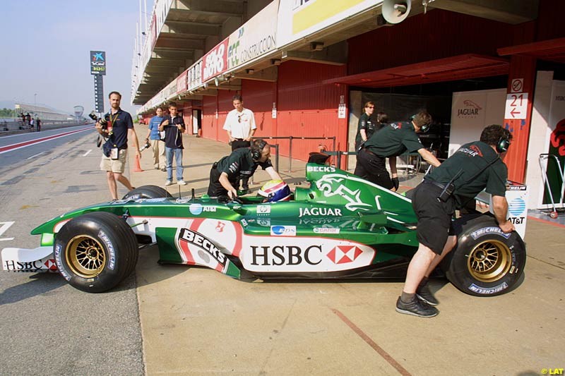 Mark Webber tests for the Jaguar team. Formula One Testing. Barcelona, Spain, 2June 8 2002.
