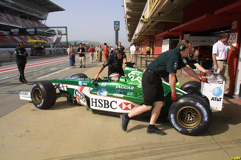 Eddie Irvine (GBR) Jaguar. Formula One Testing, Barcelona, Spain, 27 June 2002.