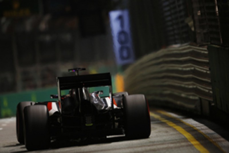Singapore GP Hamilton beats Rosberg to pole by 0.007s