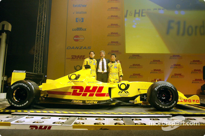 Giancarlo Fisichella, Eddie Jordan ve Takuma Sato presenting yeni Jordan Honda EJ12