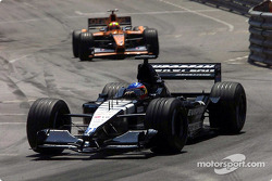 Fernando Alonso, Minardi PS01; Enrique Bernoldi, Arrows A22