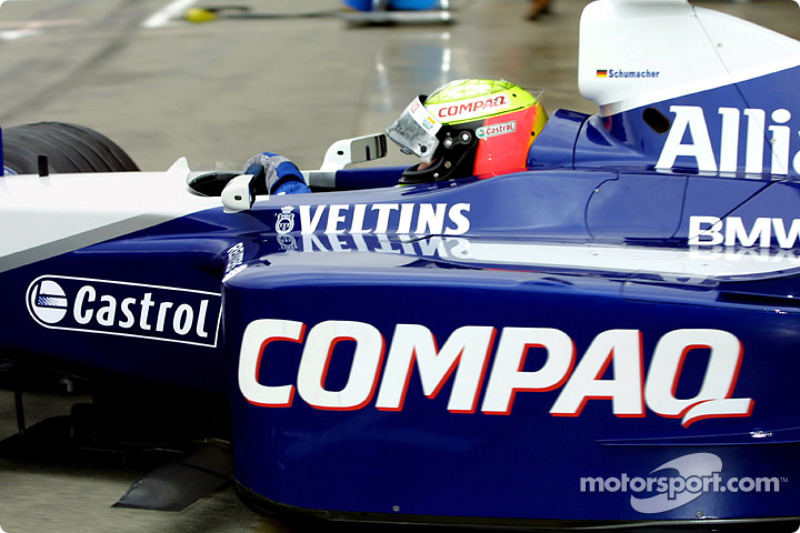 Ralf Schumacher saliendo del garage