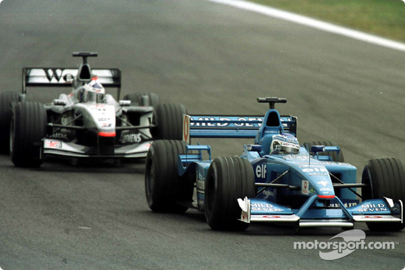 Giancarlo Fisichella devant David Coulthard au GP d'Espagne