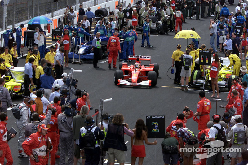 Rubens Barrichello en la parrilla