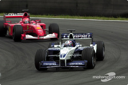 Juan Pablo Montoya voorMichael Schumacher