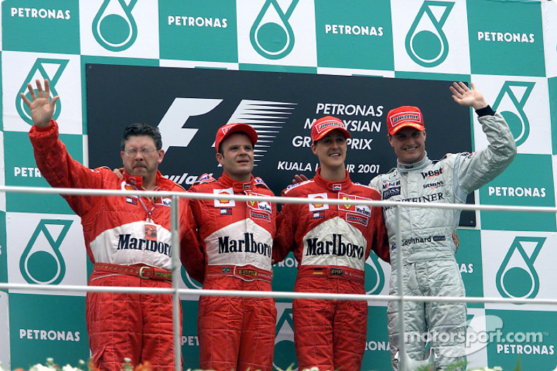 Ross Brawn, Rubens Barrichello, Michael Schumacher en David Coulthard op het podium