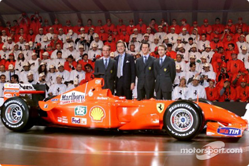 El Presidente Luca di Montezemolo y sus muchachos: Rubens Barrichello, Michael Schumacher y Luca Badoer