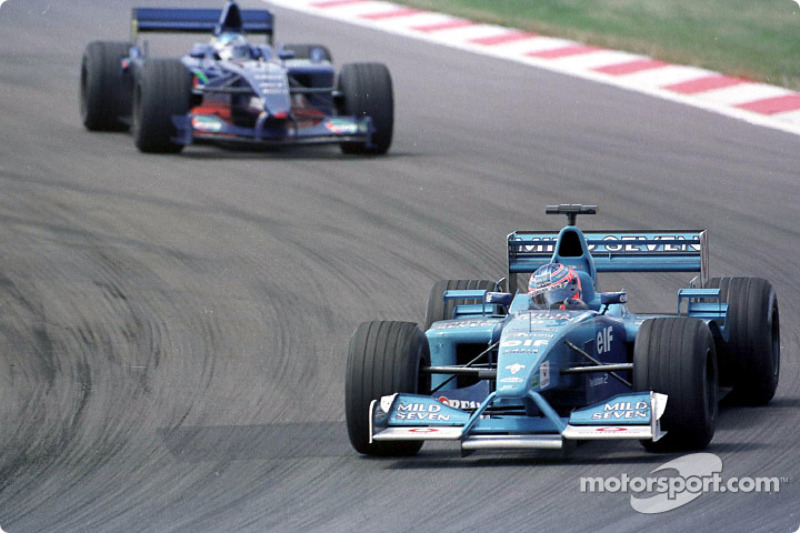 Jenson Button devant Jean Alesi au GP d'Europe