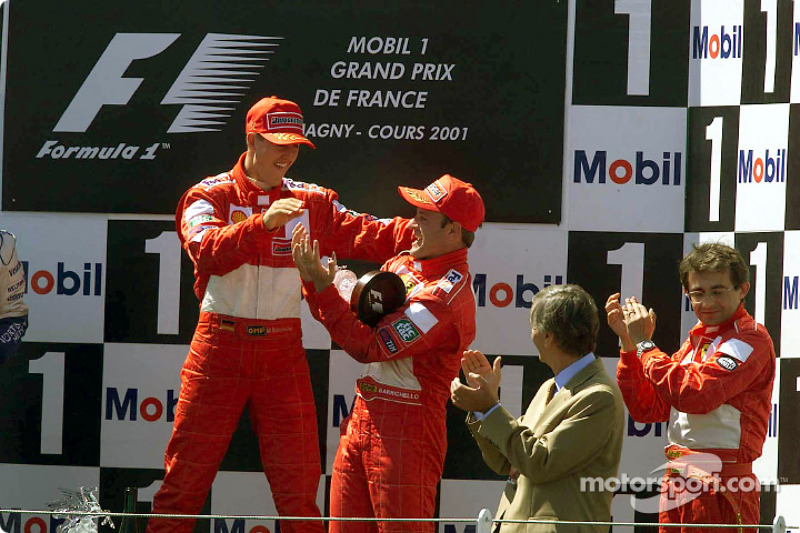 Michael Schumacher y Rubens Barrichello divirtiéndose