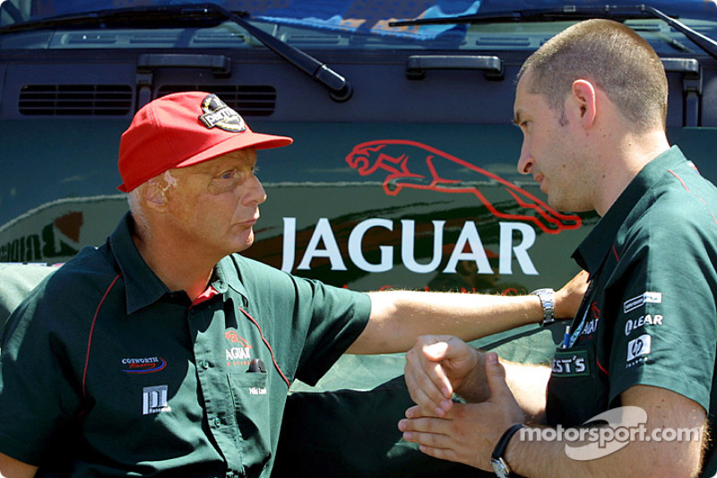 Ники Лауда в команде Jaguar в 2001 году