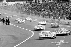 Pedro RodrÃ­guez (#18) in June 1971 at the start of the 24 Hours of Le Mans, for the last time, in the amazing Porsche 917LH, in front of Vic Elford.