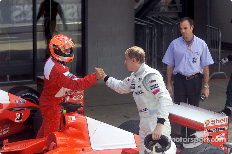 Mika Hakkinen and Michael Schumacher shaking hands