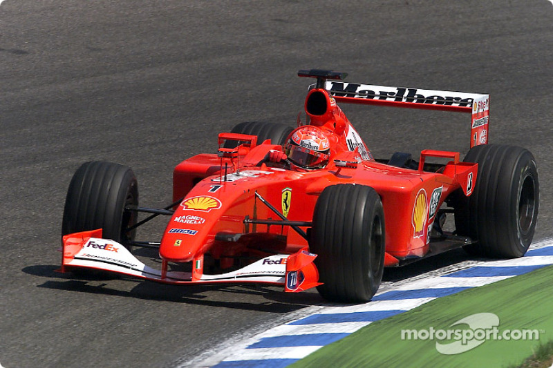2001: Schumacher da el "sí quiero" a Schuberth