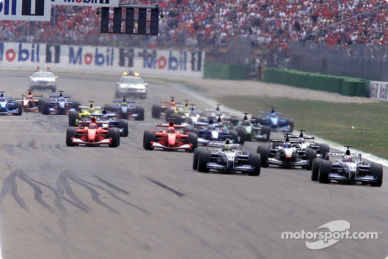 Le départ : Juan Pablo Montoya devant Ralf Schumacher