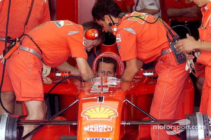 Um problema no câmbio de Schumacher foi o culpado pela batida. Tanto ele quanto Burti se aproveitaram da bandeira vermelha e participaram da segunda largada da prova com seus carros reservas.