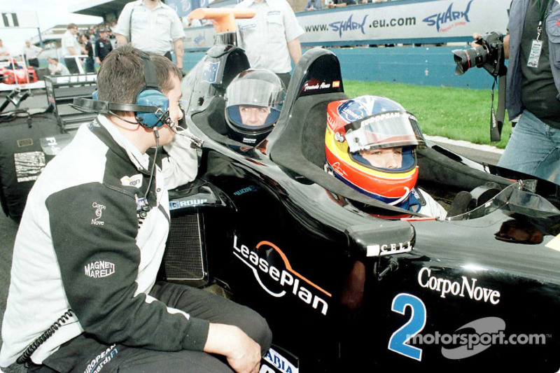 Fernando Alonso y Louise Goodman en un biplaza
