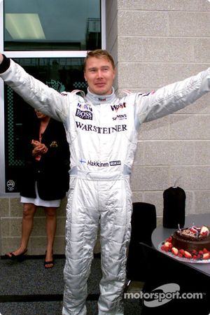 Mika Hakkinen fête son 33ème anniversaire