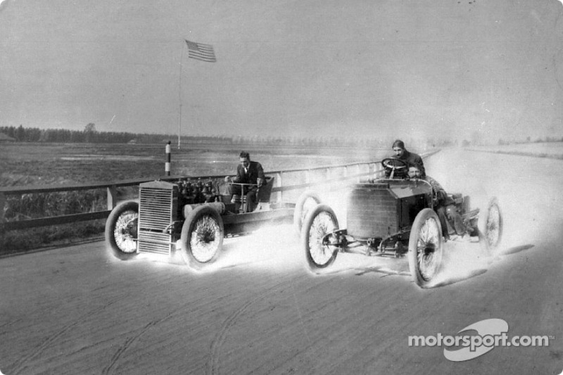Henry Ford never raced again after his 1901 victory, but he sometimes drove the race cars; he drove 999 (left) in a 1903 demonstration run with Harry Harkness in a Simplex, at the Grosse Pointe track