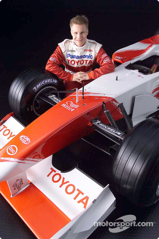 Mika Salo ve 2001 Toyota Formula 1 TF102