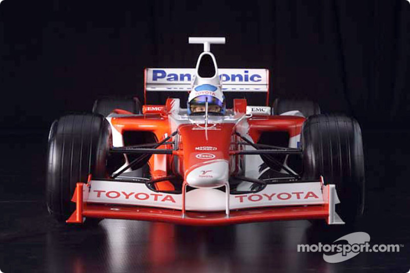 Mika Salo en el Toyota Formula 1 TF102 2001