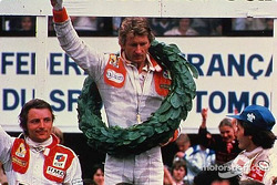 Podium: Sieger Jean-Pierre Jabouille, Renault; 2. Gilles Villeneuve, Ferrari; 3. René Arnoux, Renaul