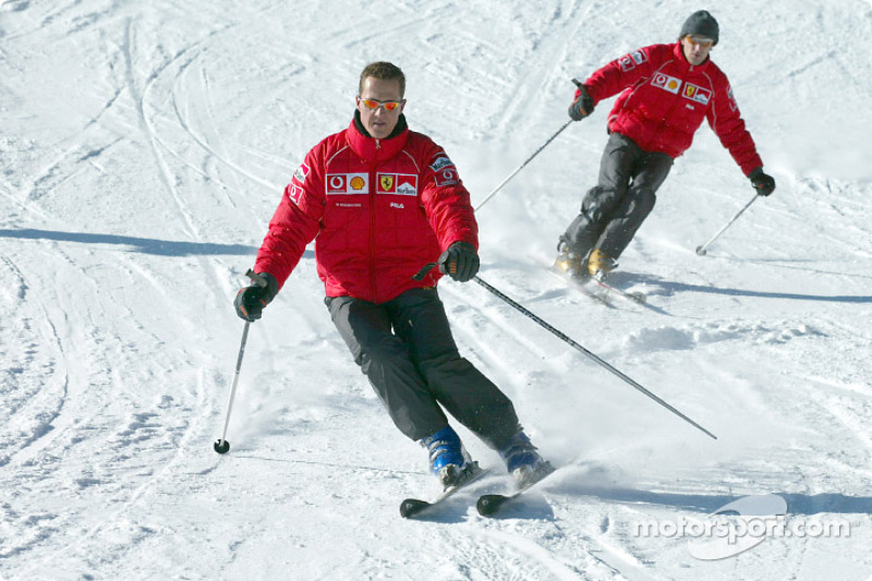 Michael Schumacher ve Luca Badoer, skis