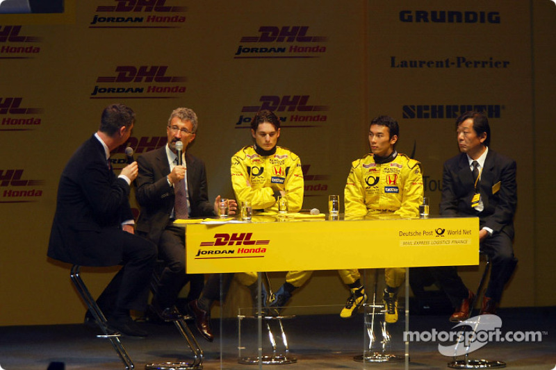 Questions ve answers ve Eddie Jordan, Giancarlo Fisichella ve Takuma Sato