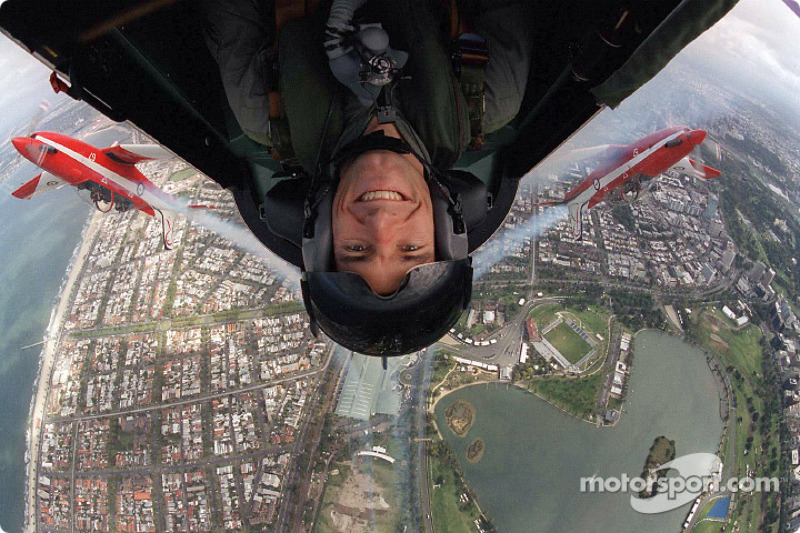 Mark Webber survole le circuit de l'Albert Park