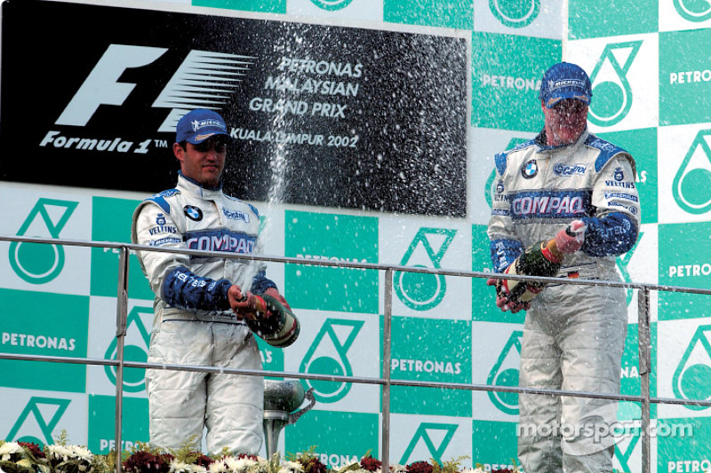 Juan Pablo Montoya et Ralf Schumacher sabrent le champagne