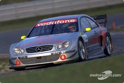 Bernd Schneider pilote la Mercedes-Benz CLK-DTM 2001 du Vodafone AMG-Mercedes Team