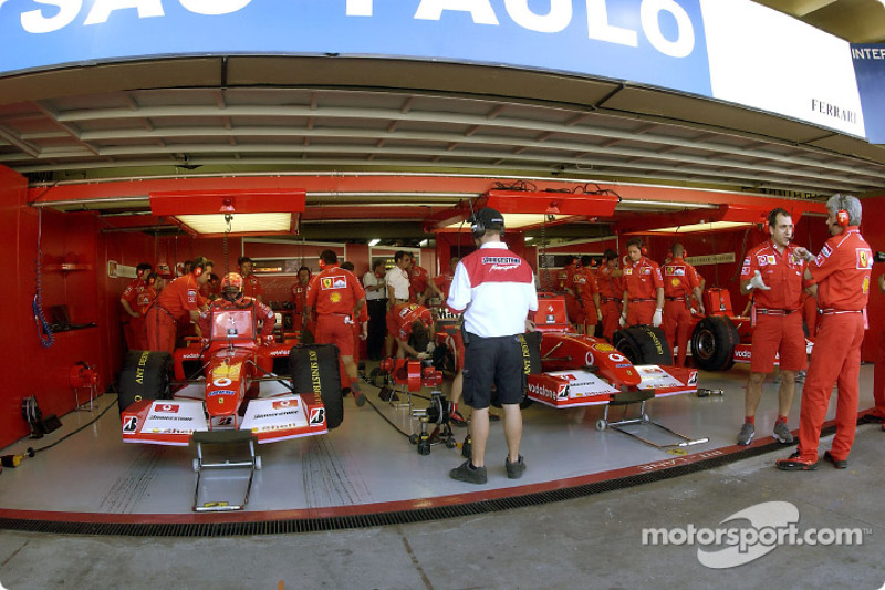 Бокси Ferrari перед гонкою