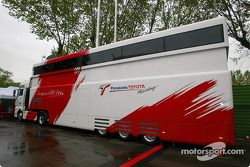 Un autre nouveau motorhome à Imola : Toyota Racing