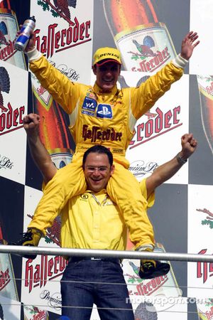 1. Laurent Aiello, Abt Sportsline, Abt-Audi TT-R, mit Hans-Jürgen Abt