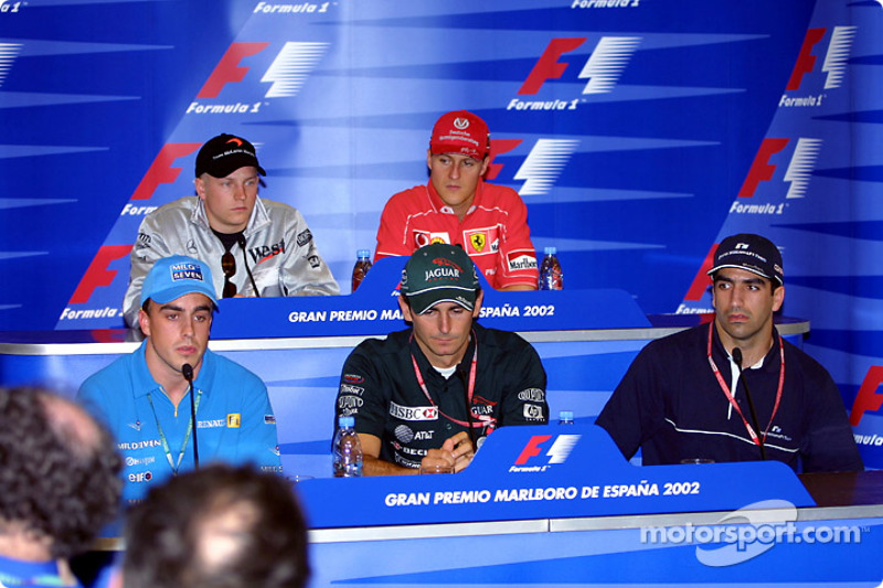 Conferencia de prensa del jueves: Fernando Alonso, Pedro de la Rosa y Marc Gene en la fila frontal,