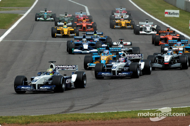 Premier virage : Ralf Schumacher, Juan Pablo Montoya et le peloton