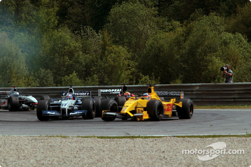 Juan Pablo Montoya and Takuma Sato, seconds before the Sato/Heidfeld accident